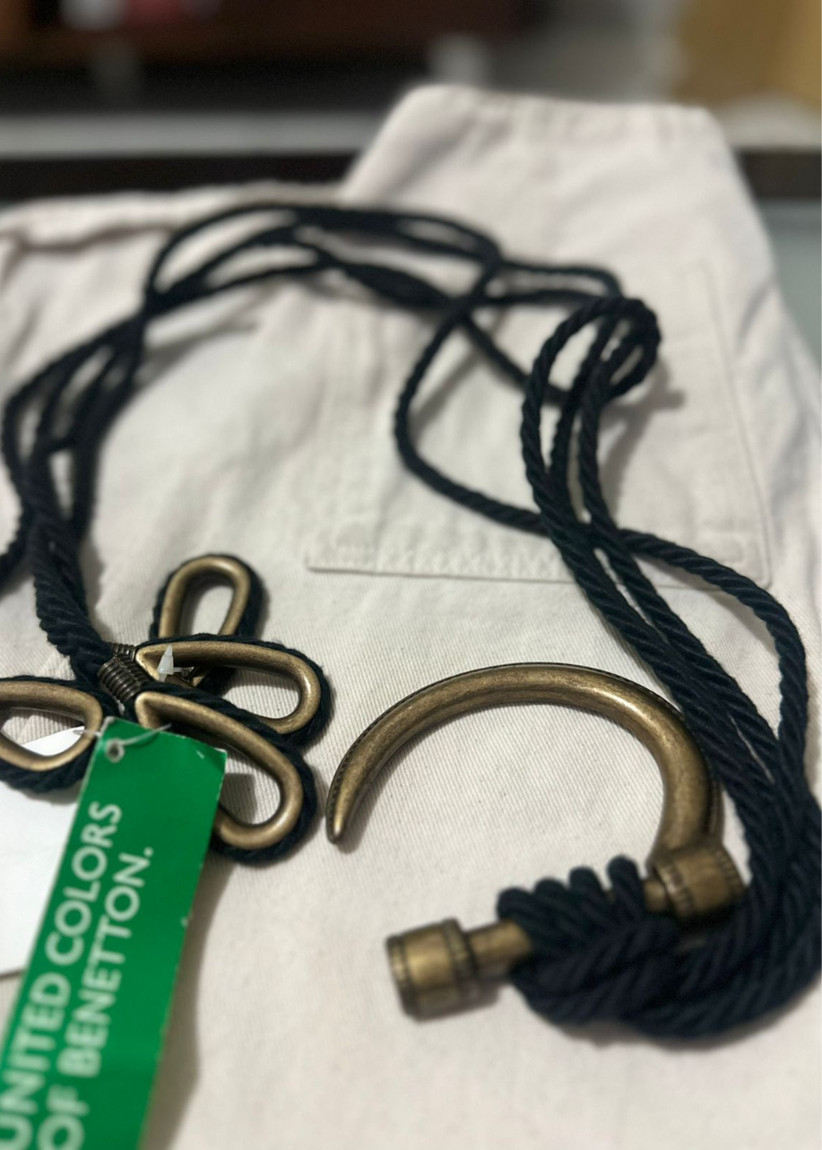 Cncho Negro con Hebilla Dorada